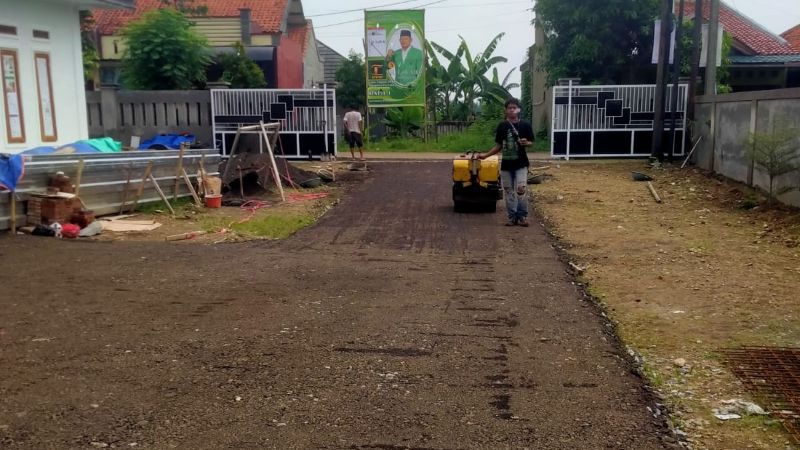 Pengaspalan Jalan Desa (Hotmix)